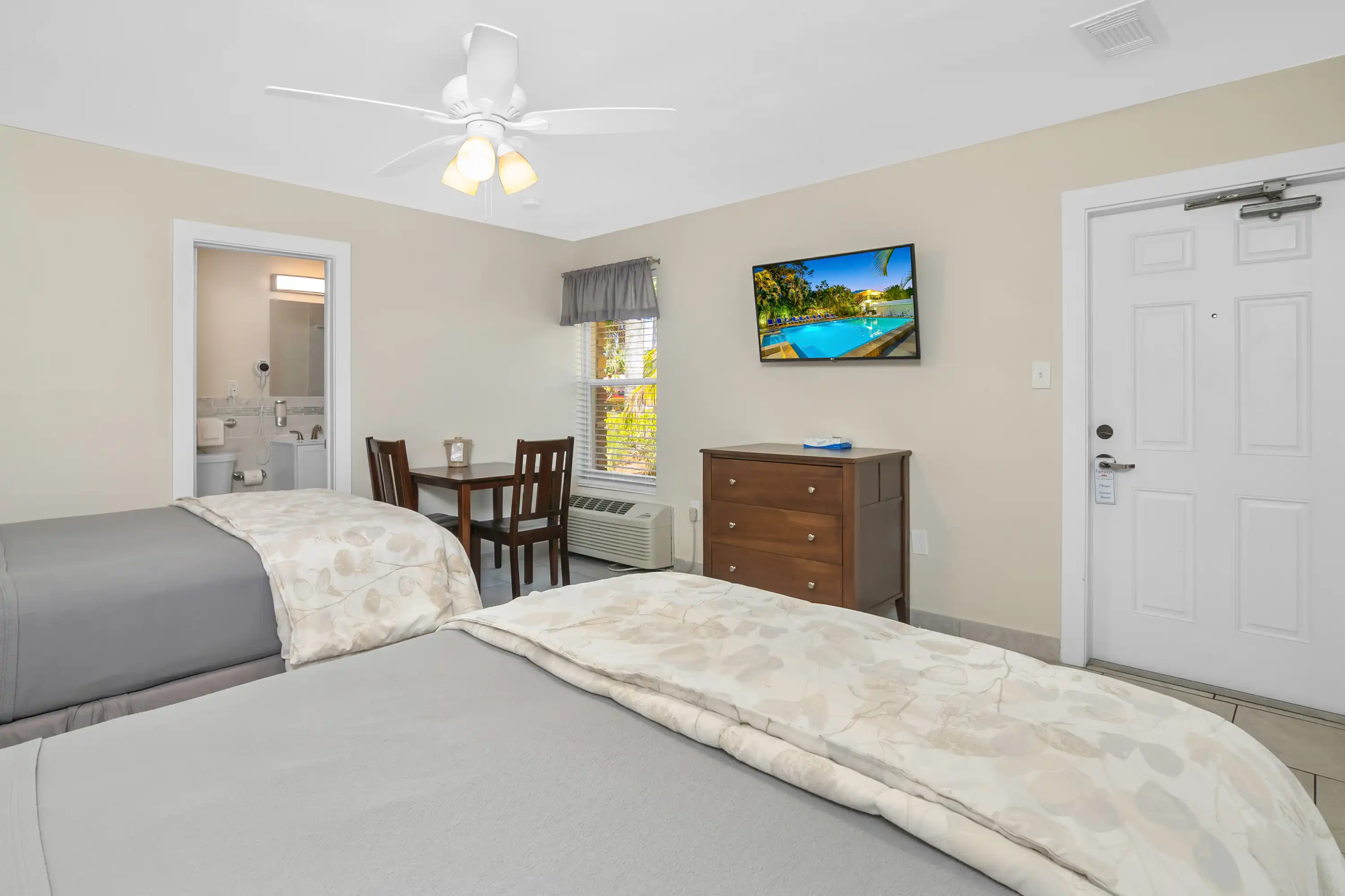 Guest Room with 2 Double Beds 1