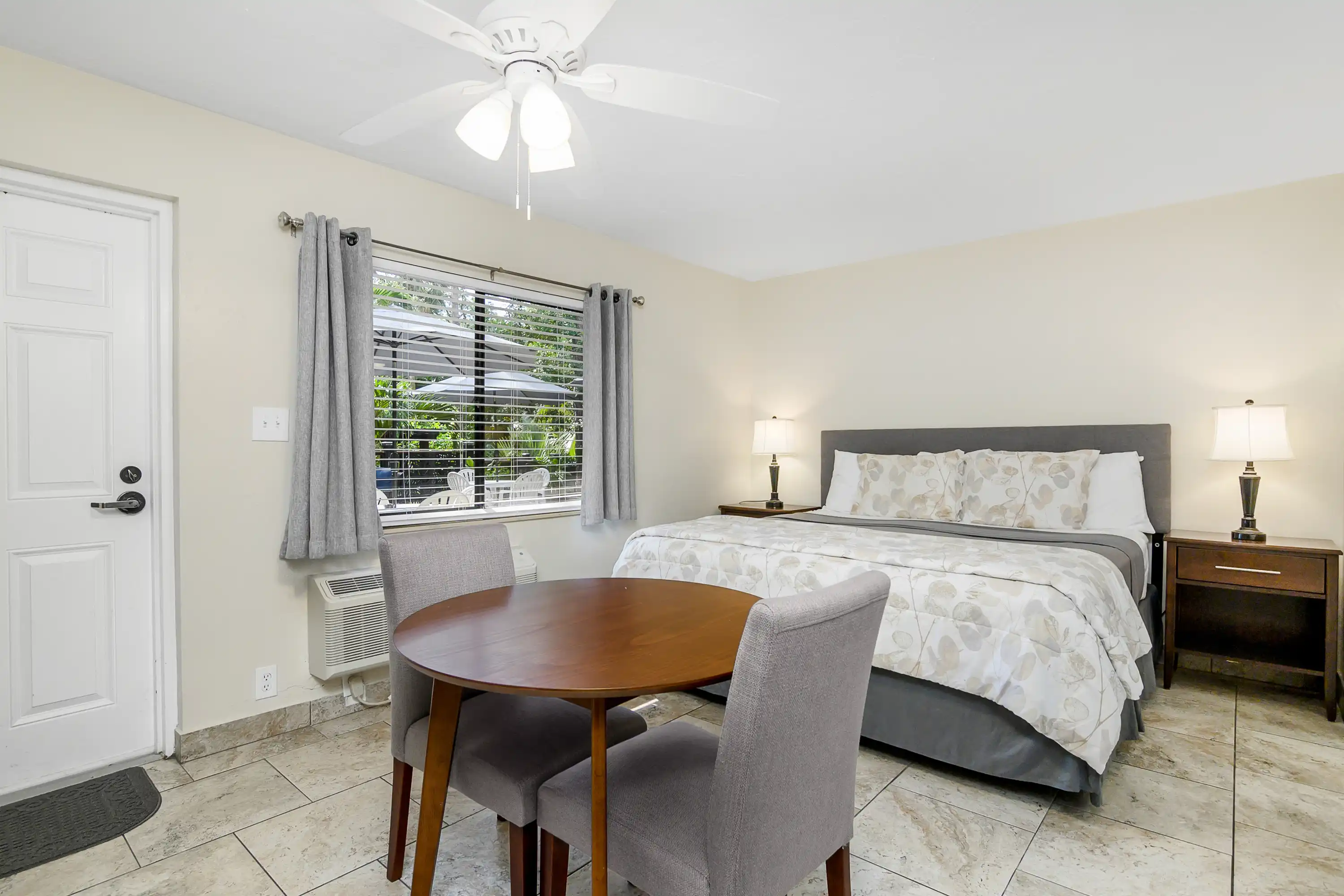 King Kitchenette Pool and Garden View 2