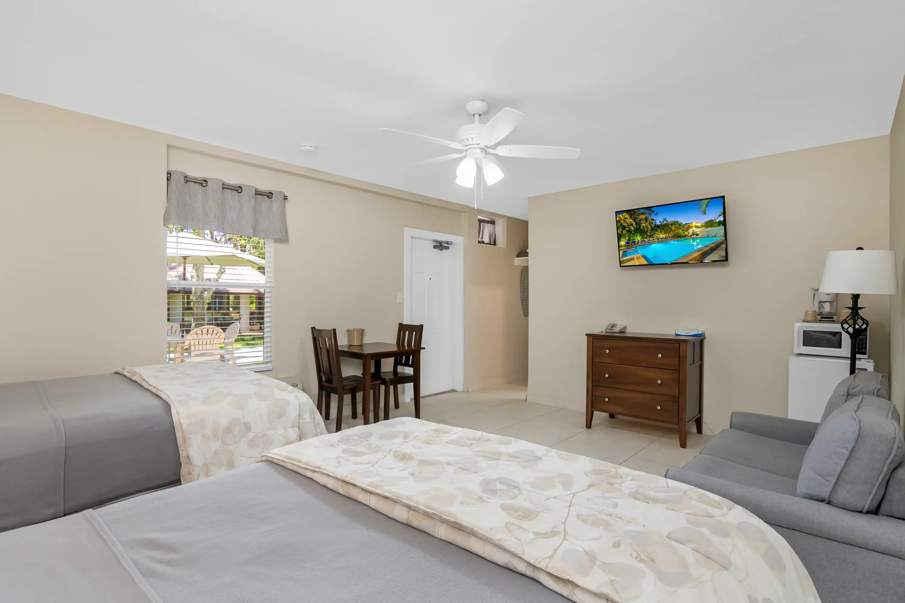 Poolside Guest Room with 2 Double Beds 1