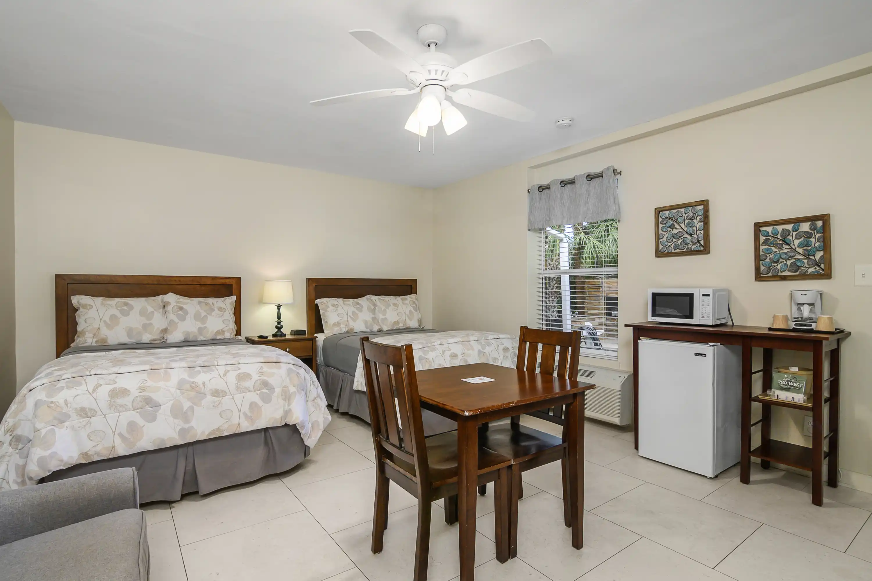 Poolside Guest Room with 2 Double Beds 2