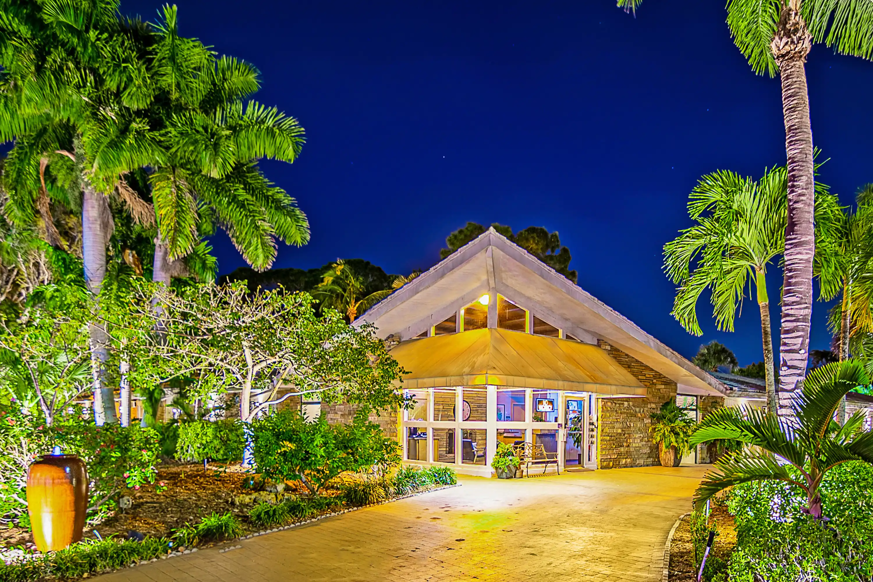 Welcome to Fairways Inn Naples