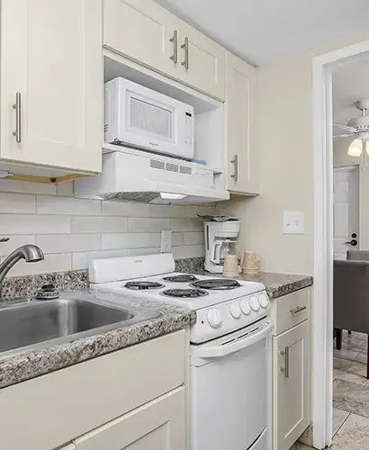 King Kitchenette Pool and Garden View