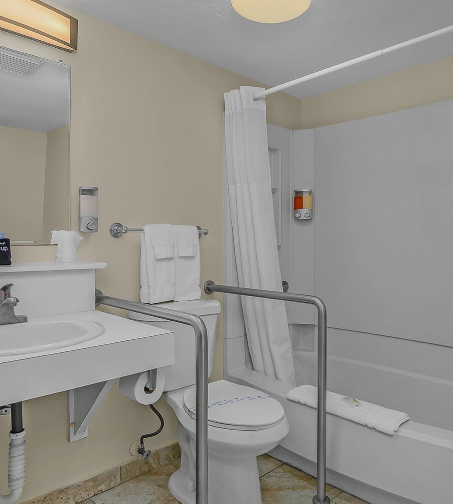 Queen Kitchenette with Garden Views 4